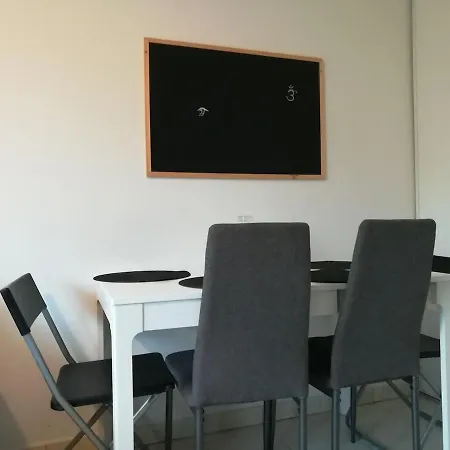 Quiet In Center With Secure Parking Apartman *