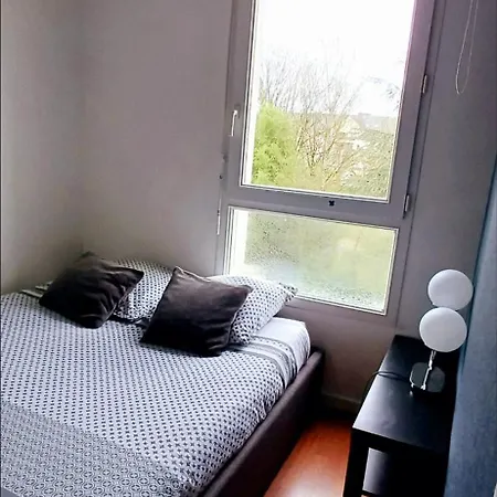 Quiet In Center With Secure Parking Apartman