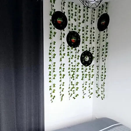 Quiet In Center With Secure Parking Apartman *